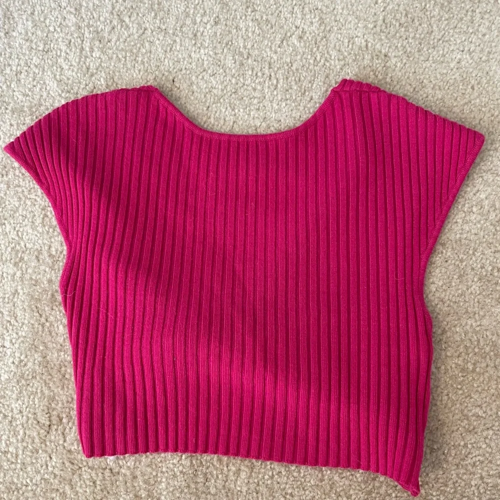 Fuchsia tank - Picture 2 of 2